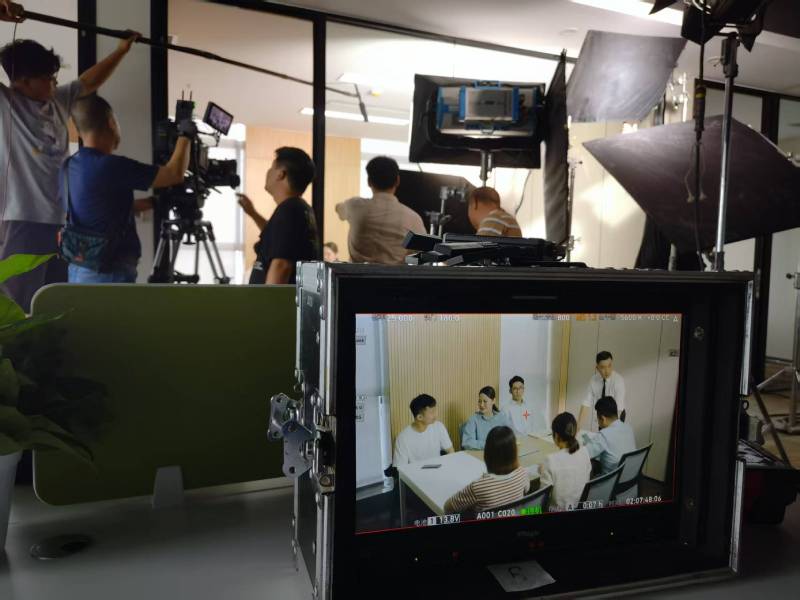 海南TVC拍摄公司：科技产品视觉化大师，诠释未来感与功能美学